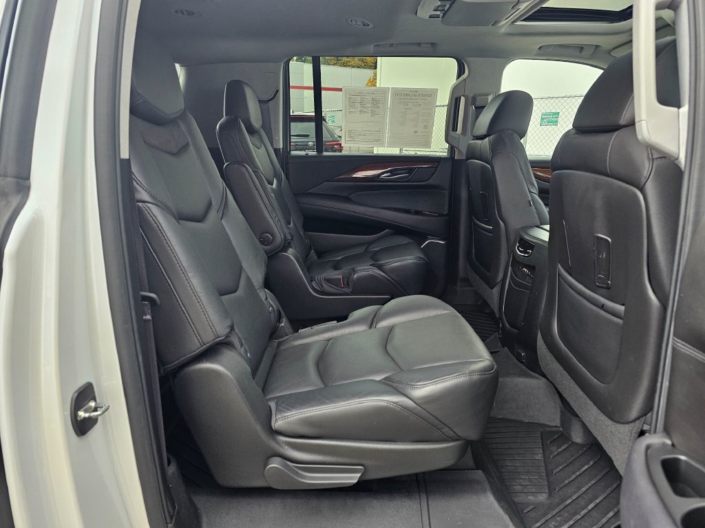Used 2016 Cadillac Escalade ESV Luxury AWD/4WD image 12