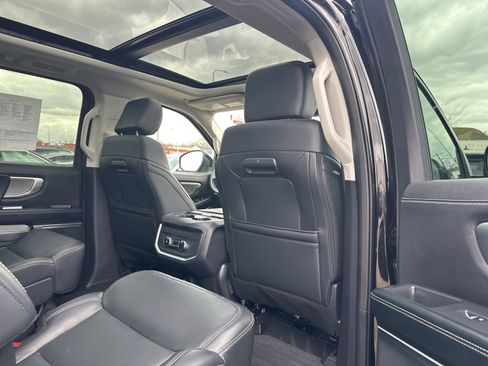 Used 2025 Ford Expedition Max Platinum AWD/4WD image 36