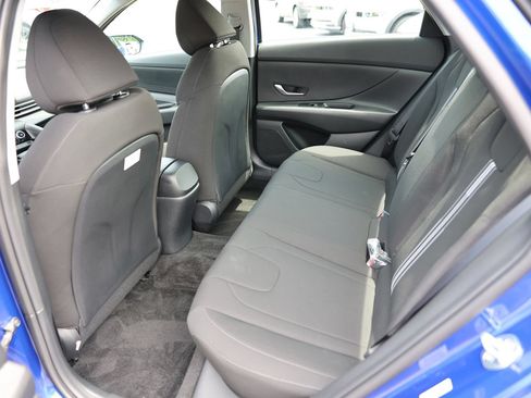 Used 2023 Hyundai Elantra SEL FWD image 18