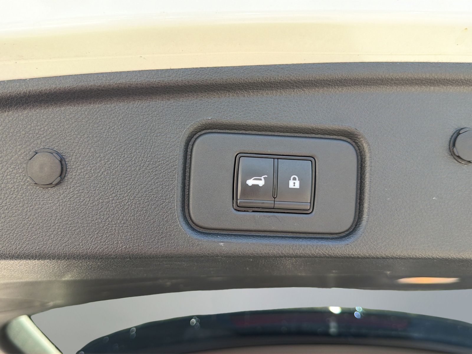 Used 2023 Nissan Pathfinder SL w/ Black Appearance Package FWD image 37