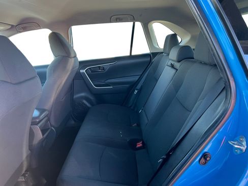 Used 2021 Toyota RAV4 LE image 11