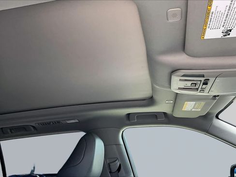 Used 2025 Toyota Highlander Platinum AWD/4WD image 14