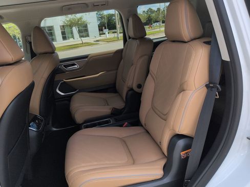 New 2026 INFINITI QX80 Luxe w/ Cargo Package RWD image 15