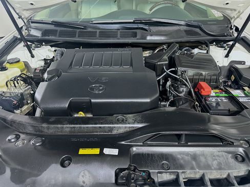 Used 2012 Toyota Avalon Limited image 34