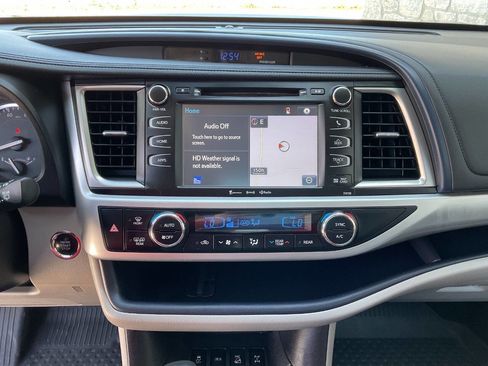 Used 2016 Toyota Highlander XLE image 21