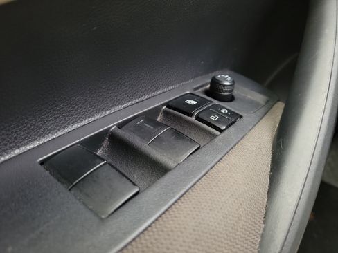 Used 2021 Toyota Corolla LE image 17