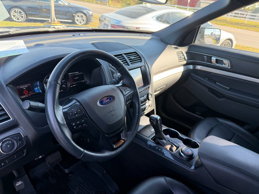 Used 2019 Ford Explorer XLT w/ Equipment Group 202A AWD/4WD image 11