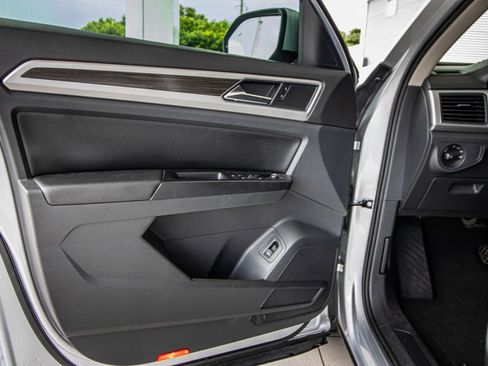 Used 2019 Volkswagen Atlas SE w/ Towing Package FWD image 16