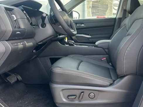 New 2026 Nissan Pathfinder SL w/ SL Premium Package AWD/4WD image 7