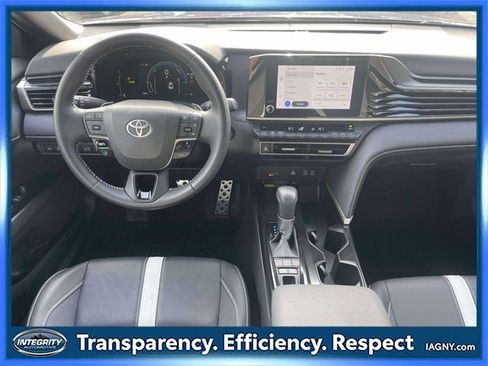 Used 2025 Toyota Camry SE image 13