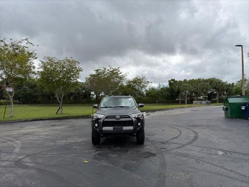 Used 2020 Toyota 4Runner SR5 Premium image 7