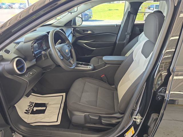 Used 2025 Chevrolet Trax LS FWD image 13