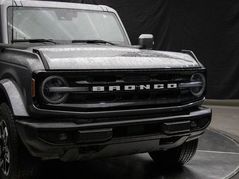 Used 2023 Ford Bronco Outer Banks image 3