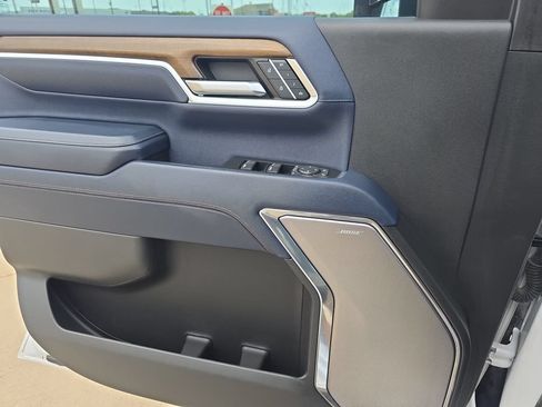 Used 2024 Chevrolet Silverado 2500 High Country w/ High Country Premium Package AWD/4WD image 27