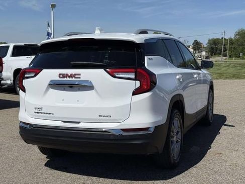 Used 2024 GMC Terrain SLT AWD/4WD image 5