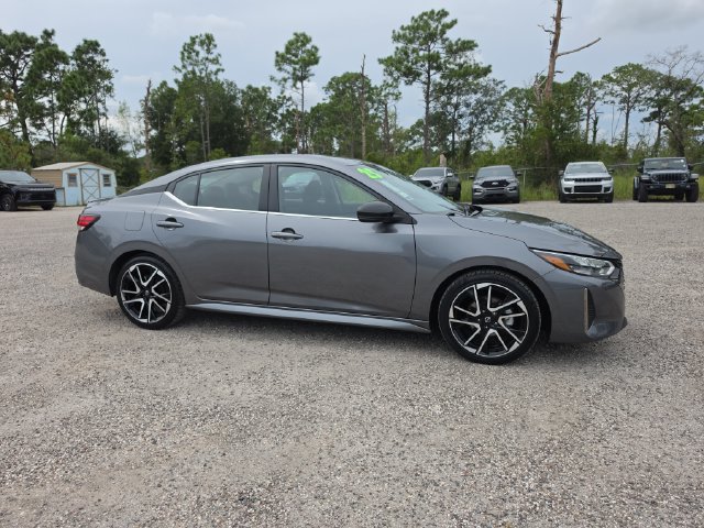 Used 2025 Nissan Sentra SR FWD image 2
