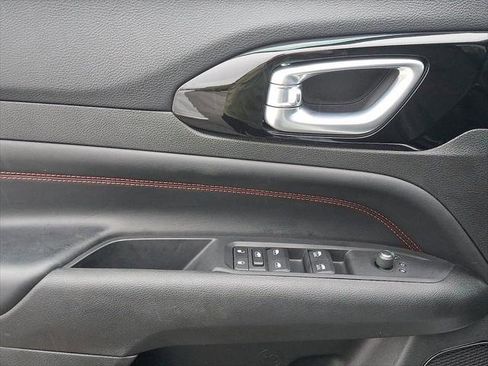 Used 2022 Jeep Compass Trailhawk w/ Trailhawk Convenience Group AWD/4WD image 14