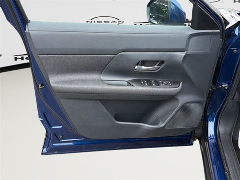 Used 2023 Nissan Kicks S FWD image 9