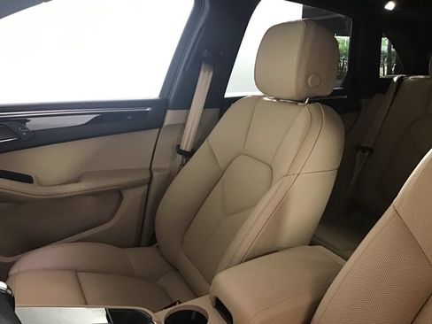 Certified 2026 Porsche Macan AWD/4WD image 22