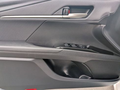 Used 2025 Toyota Camry SE image 11