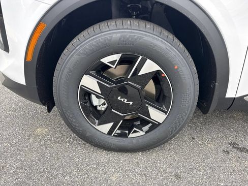New 2026 Kia Sportage LX FWD image 9