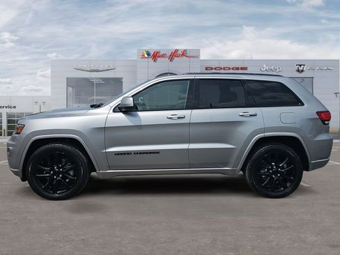 Used 2021 Jeep Grand Cherokee Laredo X RWD image 2