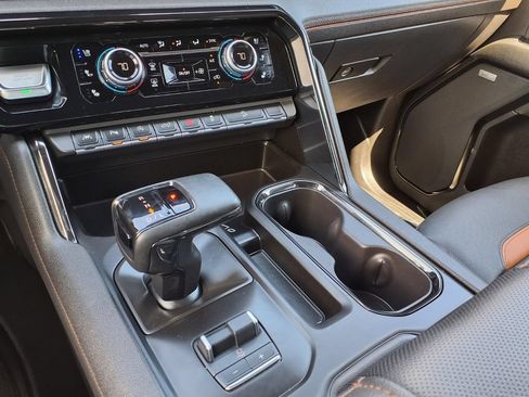 Used 2024 GMC Sierra 1500 AT4 w/ Technology Package AWD/4WD image 29