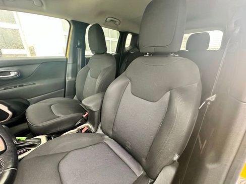 Used 2015 Jeep Renegade Latitude image 8