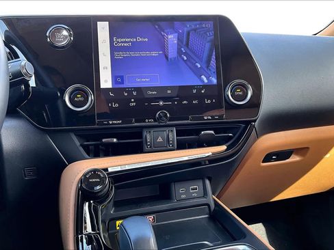 Used 2025 Lexus NX 250 FWD w/ Towing Package (2000 Lbs) image 35