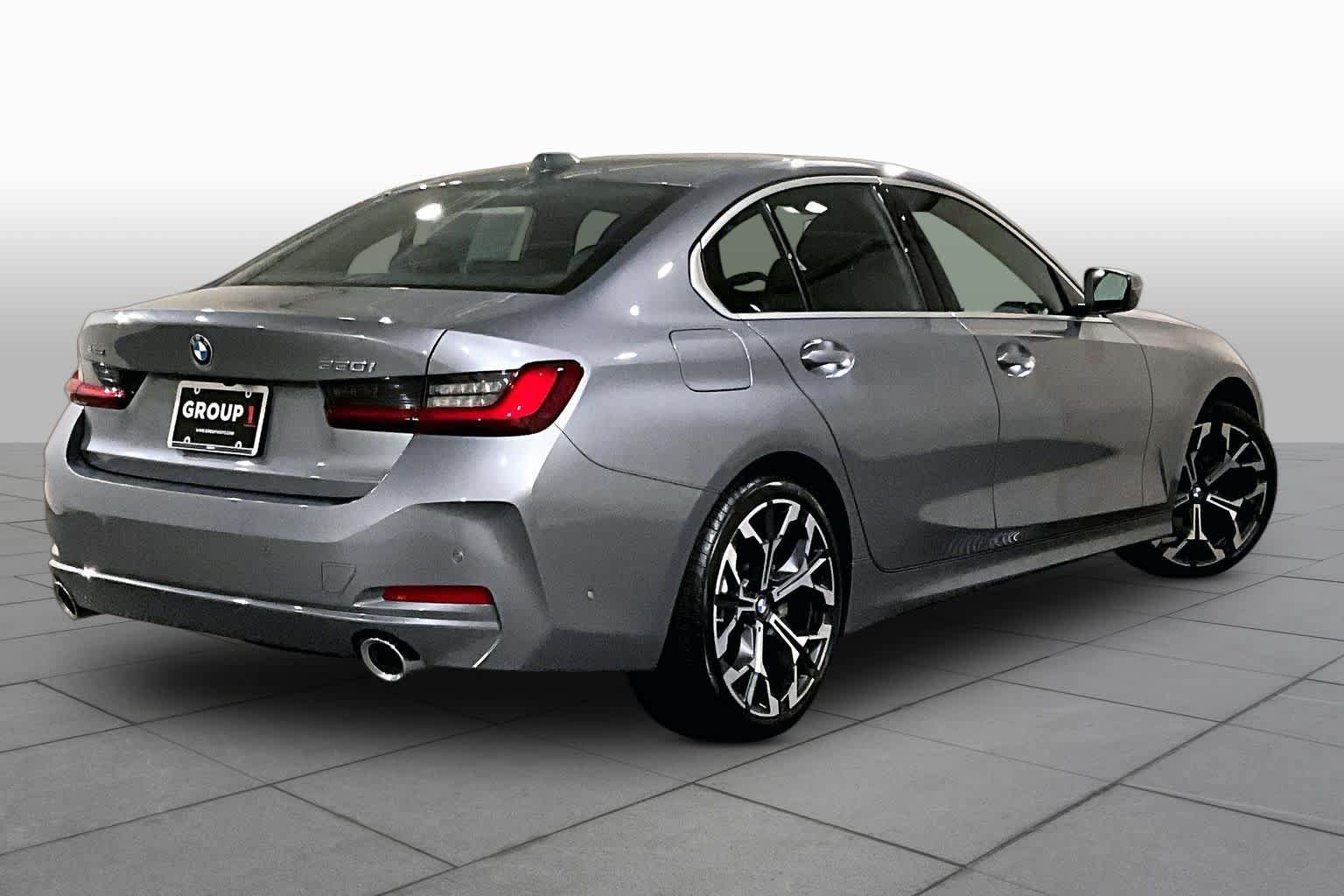 Used 2026 BMW 330i xDrive Sedan w/ Premium Package AWD/4WD image 12