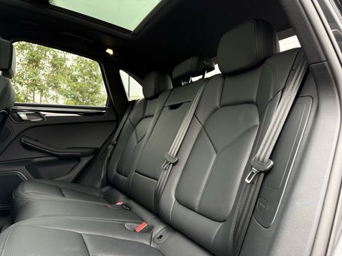 Used 2025 Porsche Macan image 29