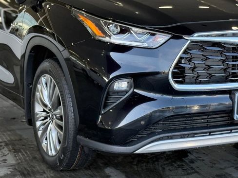 New 2026 Toyota Highlander Platinum image 8