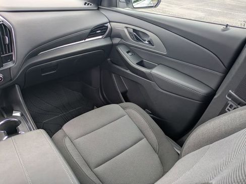 Used 2023 Chevrolet Traverse LT image 15