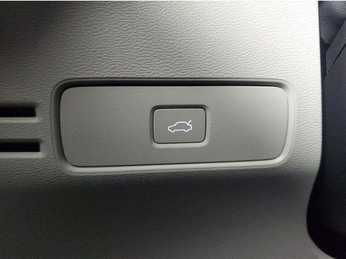 Certified 2026 Volvo XC40 B5 Plus w/ Protection Package Premier AWD/4WD image 31