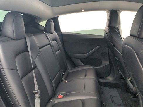 Used 2021 Tesla Model Y Long Range image 40