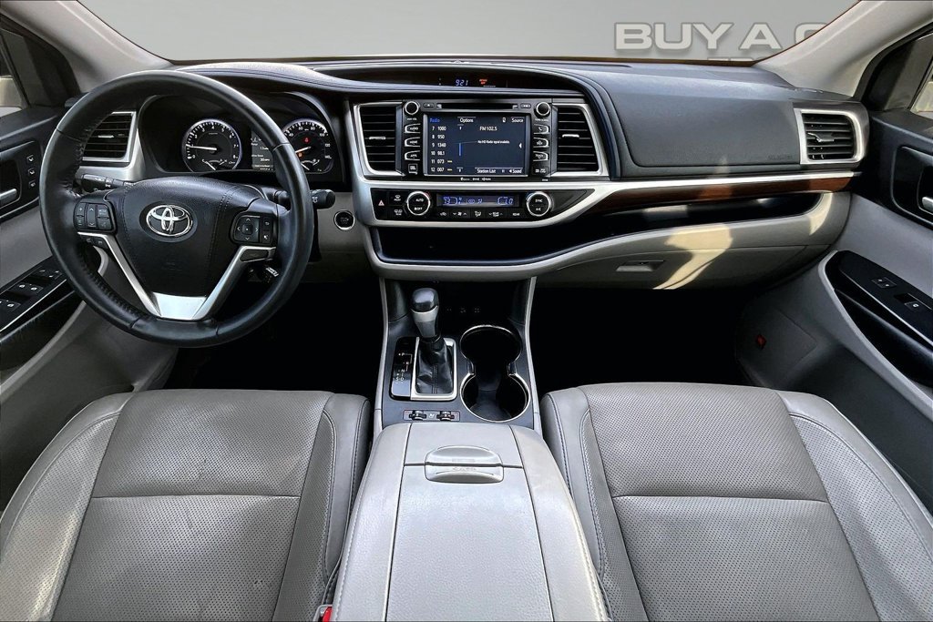 Used 2016 Toyota Highlander Limited w/ Driver Technology Package AWD/4WD image 16