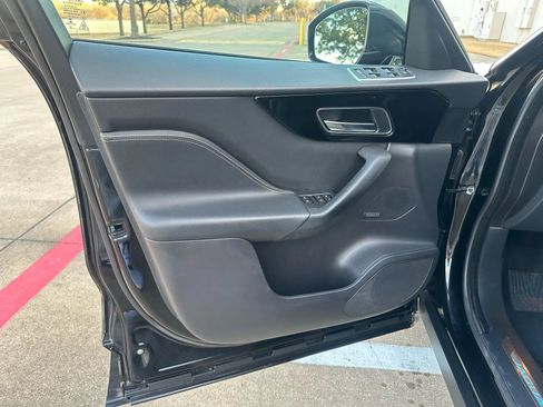 Used 2019 Jaguar F-PACE S image 17