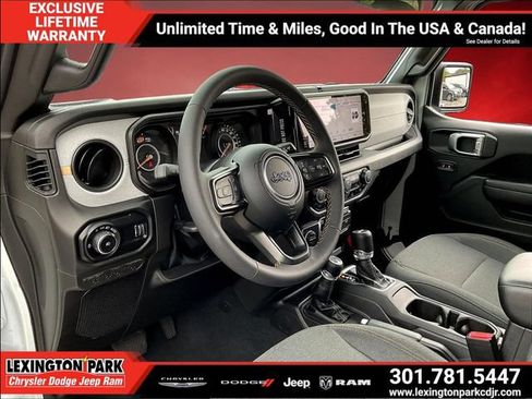 Used 2025 Jeep Wrangler Unlimited Sport AWD/4WD image 17