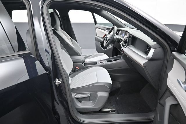 New 2026 Volkswagen Tiguan SE R-Line AWD/4WD image 14