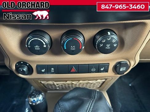 Used 2011 Jeep Wrangler Unlimited Sahara w/ Connectivity Group AWD/4WD image 17