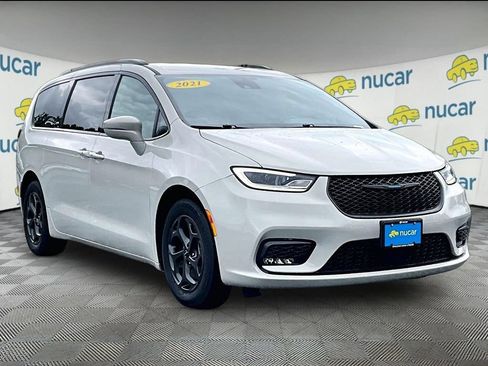 Used 2021 Chrysler Pacifica Touring w/ S Appearance Package FWD image 1