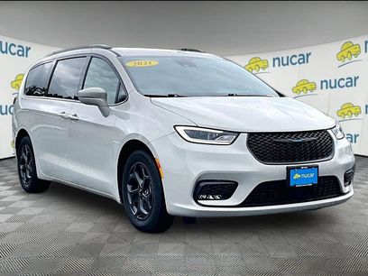 Used 2021 Chrysler Pacifica Touring w/ S Appearance Package