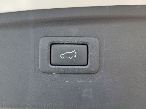 Used 2018 Subaru Outback 2.5i Limited AWD/4WD image 12