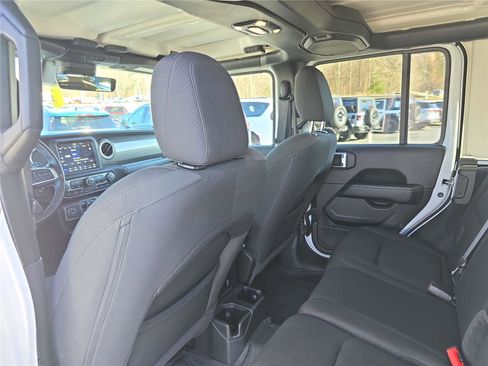 Used 2022 Jeep Wrangler Unlimited Sahara w/ LED Lighting Group image 17