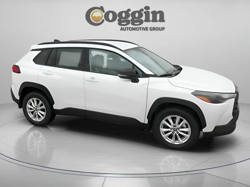 Used 2026 Toyota Corolla Cross LE FWD image 23