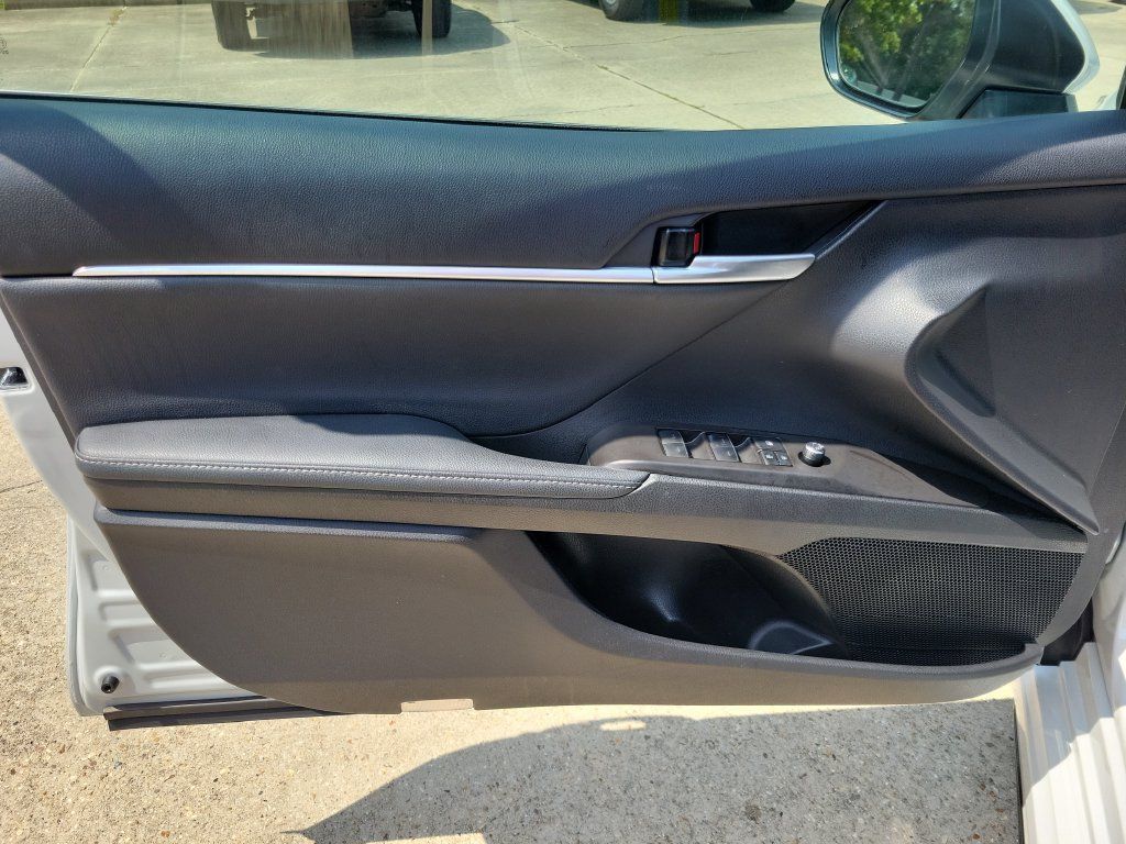 Used 2023 Toyota Camry XSE FWD image 12