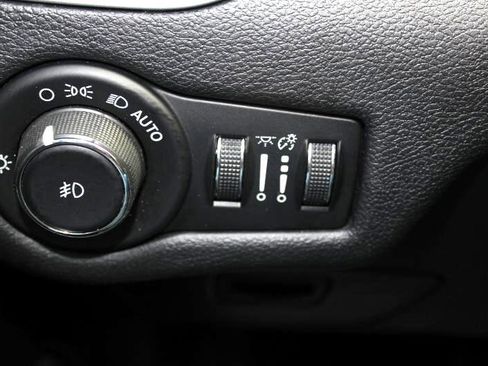 Used 2017 Jeep Cherokee Trailhawk image 36