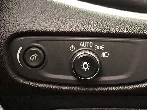 Used 2017 Chevrolet Malibu LT image 24