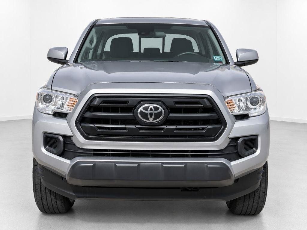 Used 2018 Toyota Tacoma SR AWD/4WD image 2