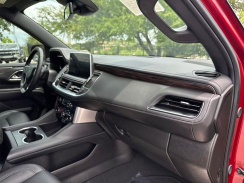 Used 2024 Chevrolet Suburban Z71 w/ Luxury Package AWD/4WD image 36